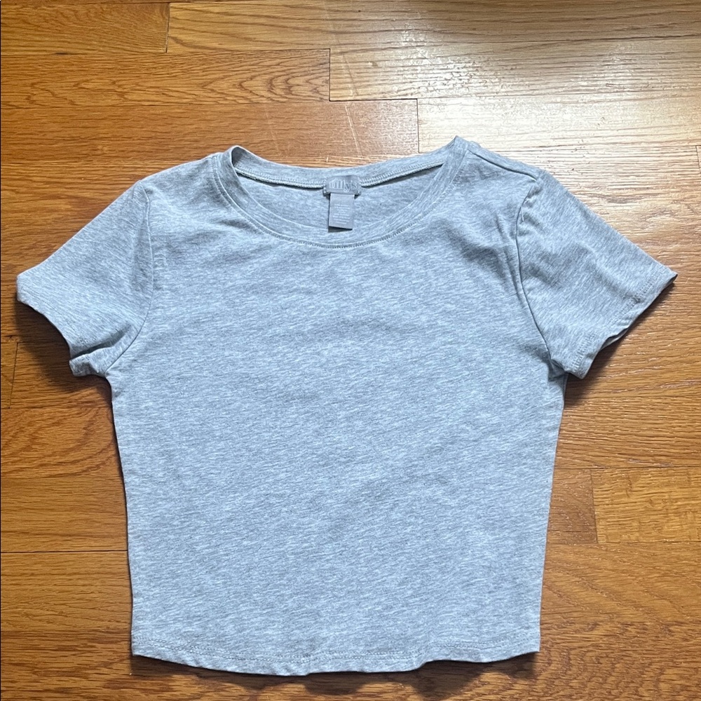 Tilly's Light Gray Crop Top